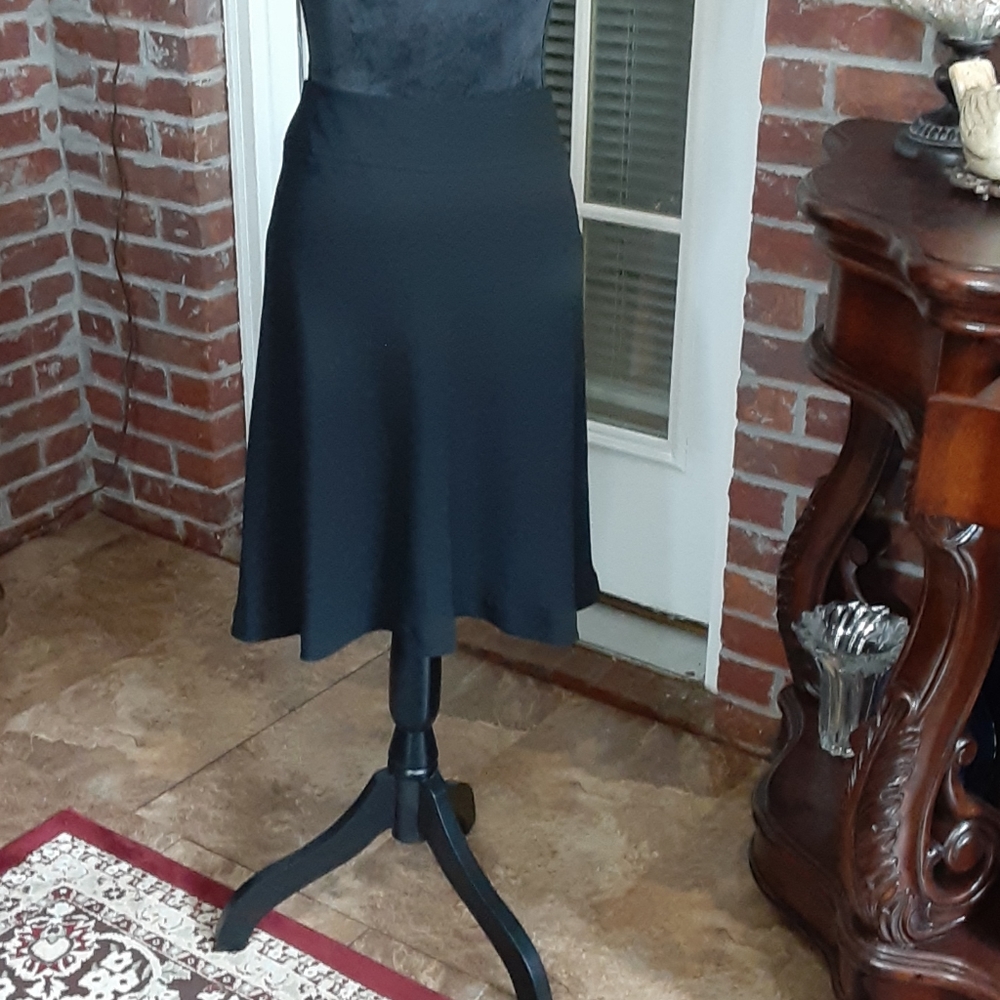 Tailor B Moss black a-line skirt Hidden back zipper size 10 Excellent condition…